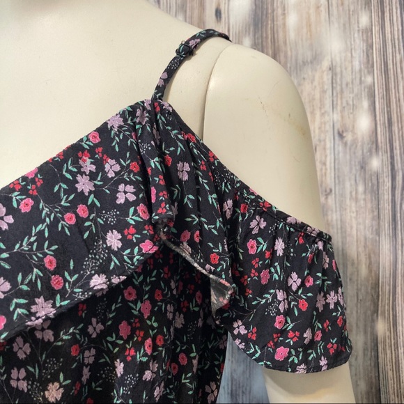 Lovers & Friends Wrap Top - Picture 6 of 12